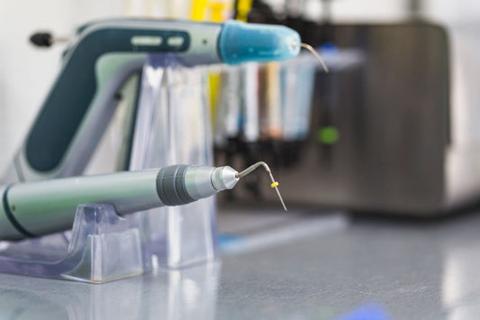 Lubrificantes para Canetas de Alta Rotação Odontológicas: como o uso correto evita falhas e prolonga a vida útil